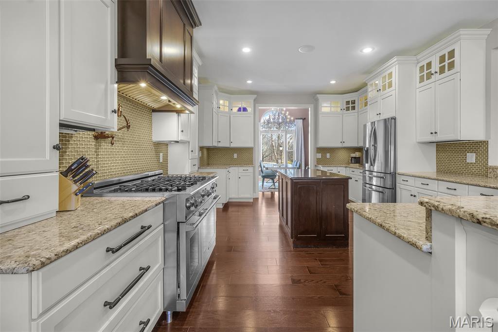 Windwood Lake Estate - Residential