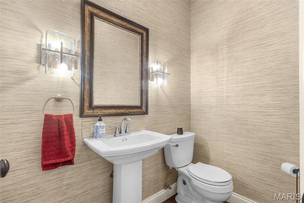 Windwood Lake Estate - Residential