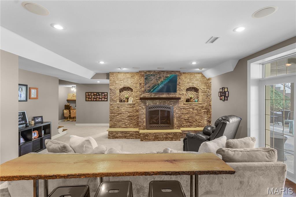 Windwood Lake Estate - Residential