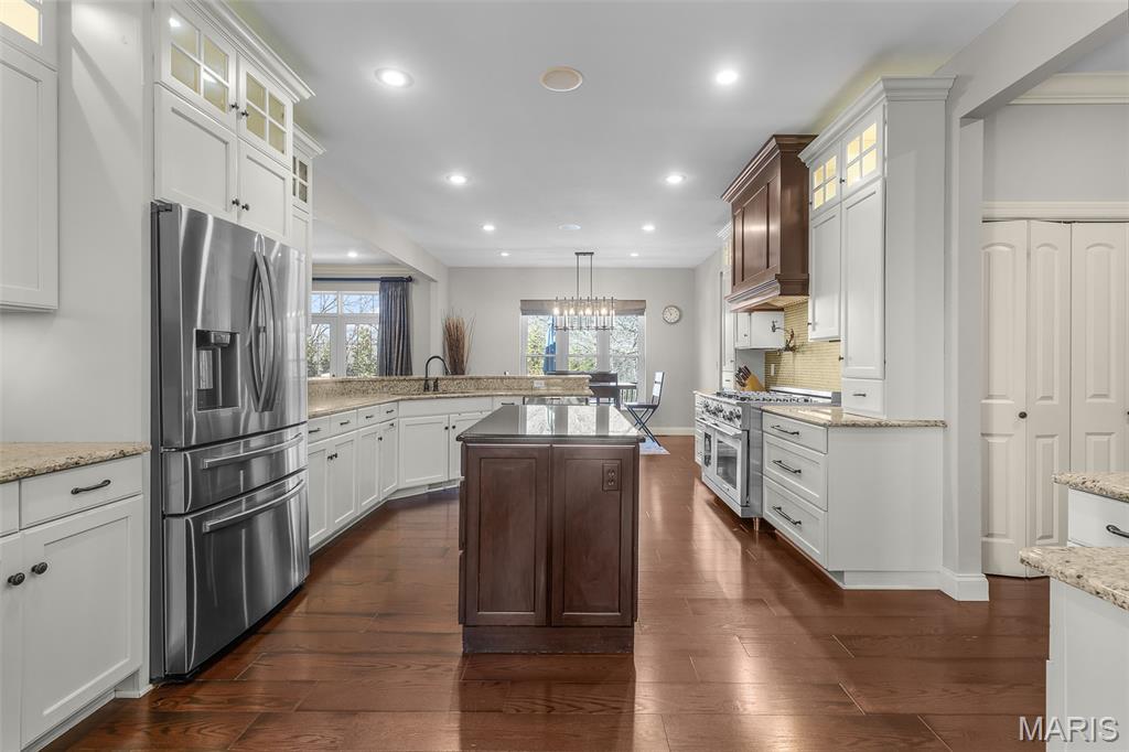 Windwood Lake Estate - Residential