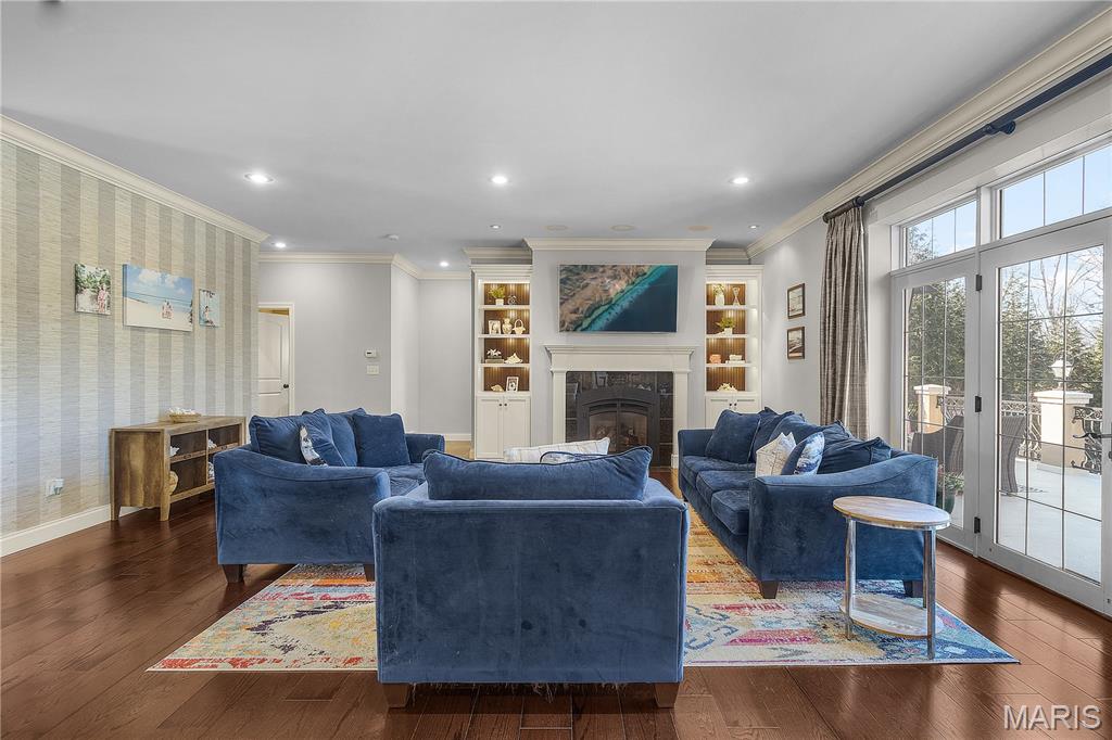 Windwood Lake Estate - Residential