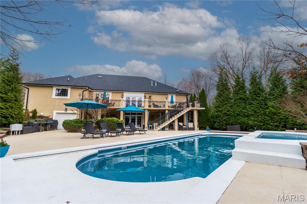 Windwood Lake Estate - Residential