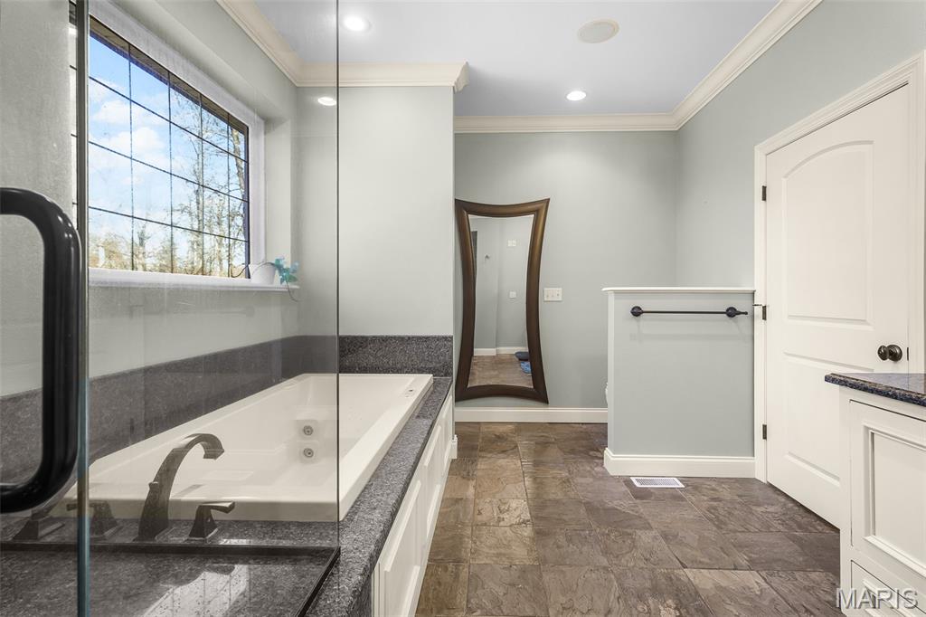 Windwood Lake Estate - Residential