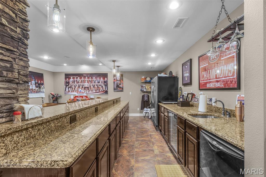 Windwood Lake Estate - Residential