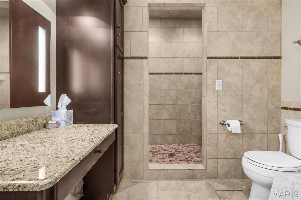 Windwood Lake Estate - Residential