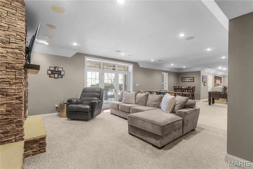 Windwood Lake Estate - Residential