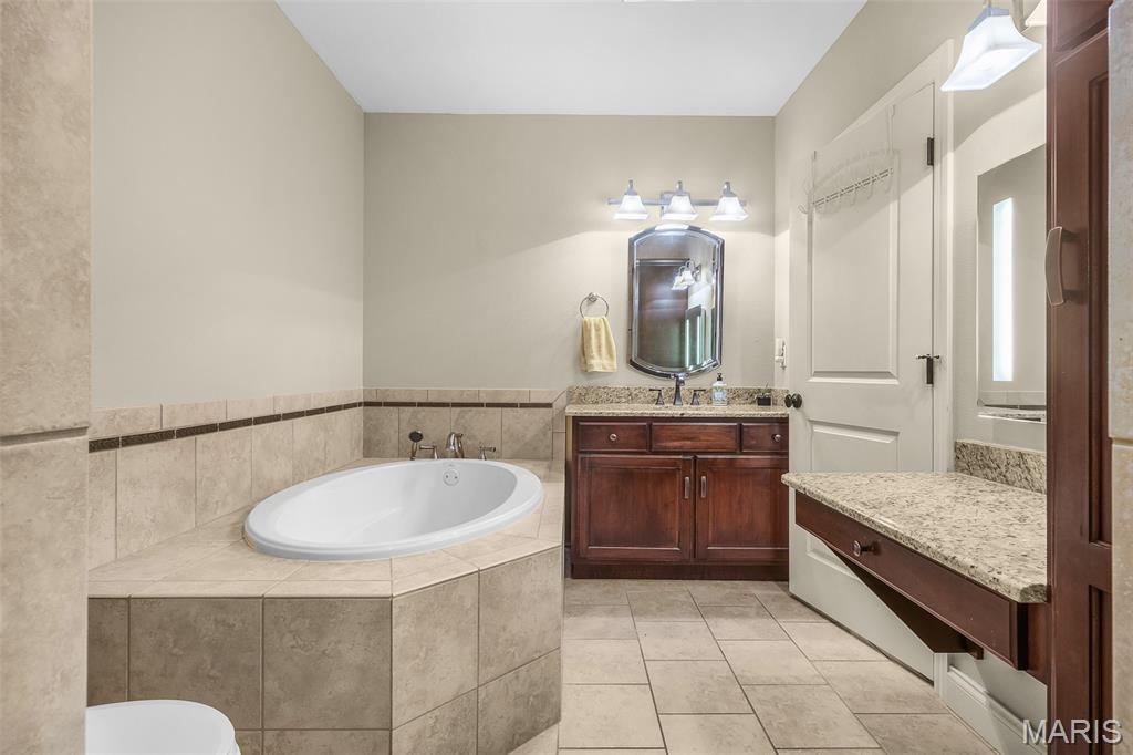 Windwood Lake Estate - Residential