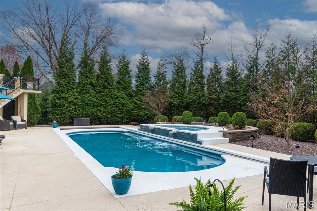 Windwood Lake Estate - Residential