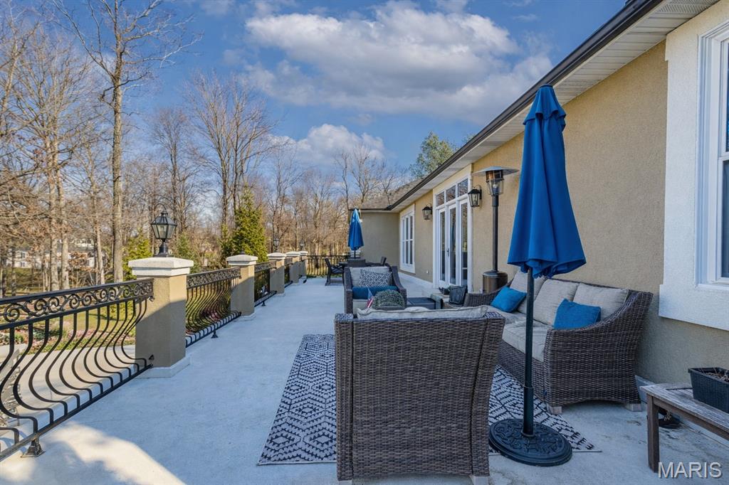 Windwood Lake Estate - Residential