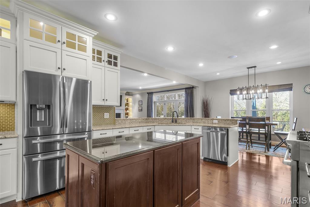 Windwood Lake Estate - Residential