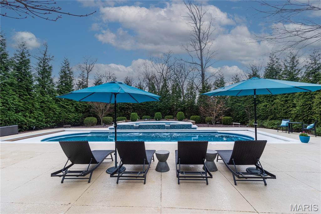 Windwood Lake Estate - Residential