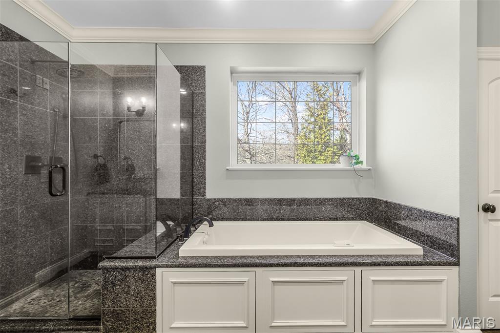 Windwood Lake Estate - Residential