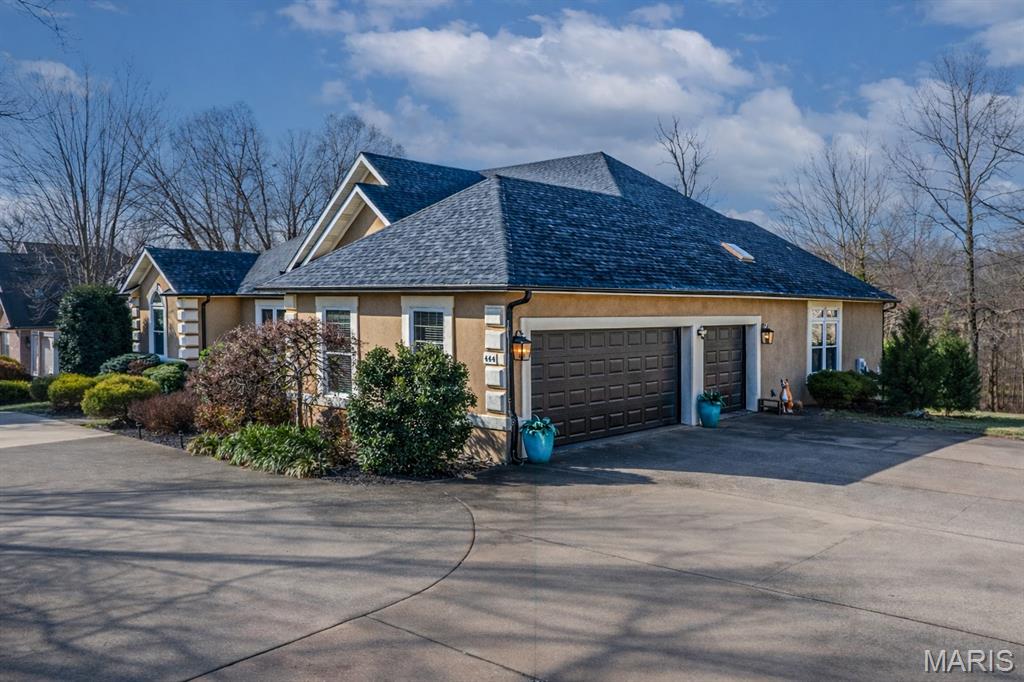 Windwood Lake Estate - Residential