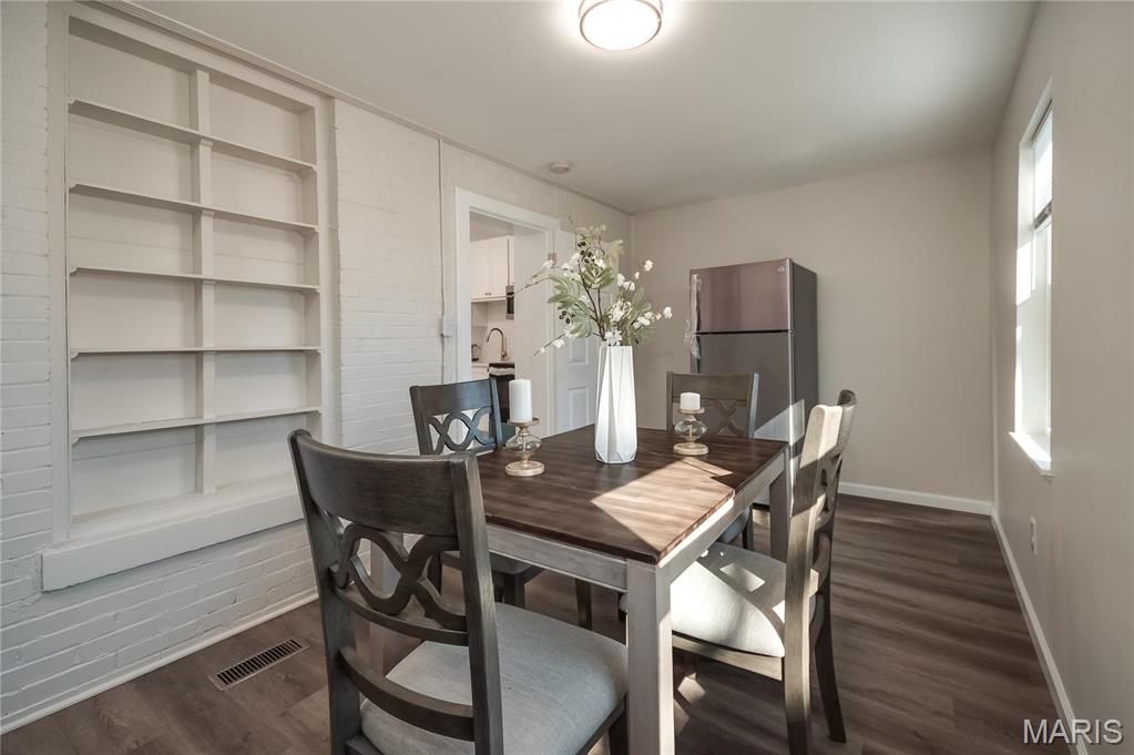 St Louis, Missouri 63139, United States, 2 Bedrooms Bedrooms, ,2 BathroomsBathrooms,Residential,Active,79771