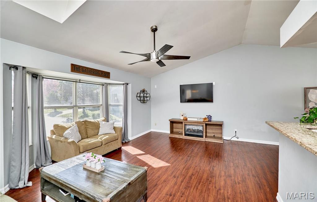 Photo of 34 Aspen Pointe Drive, St Peters, MO 63376 (MLS # 25073166)