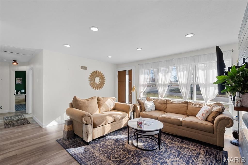 Photo of 6301 Ashbury Drive, St Louis, MO 63123 (MLS # 25080325)