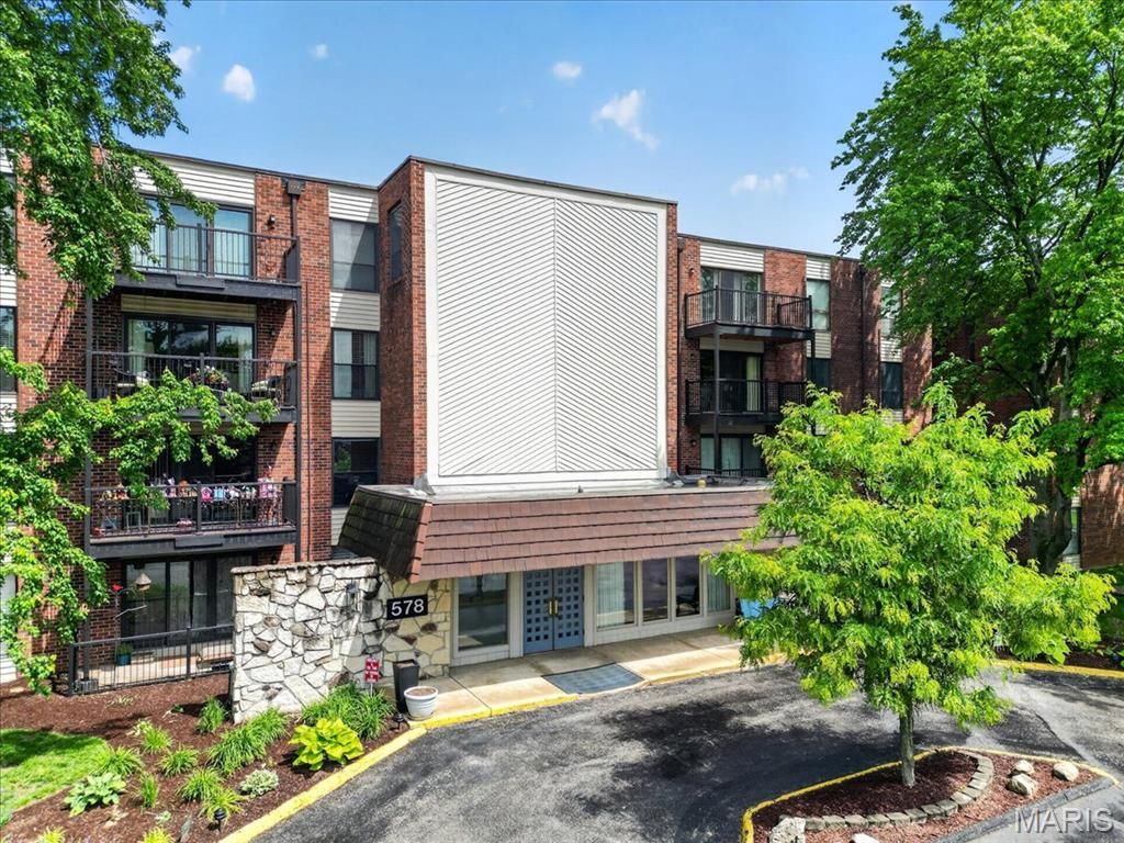 Photo of 578 Sarah Lane #101, St Louis, MO 63141 (MLS # 26026678)
