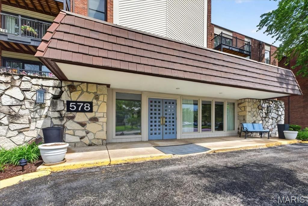 Photo of 578 Sarah Lane #101, St Louis, MO 63141 (MLS # 26026678)