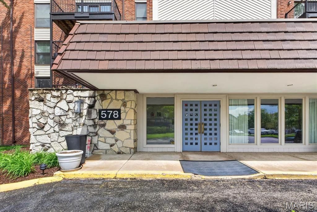 Photo of 578 Sarah Lane #101, St Louis, MO 63141 (MLS # 26026678)