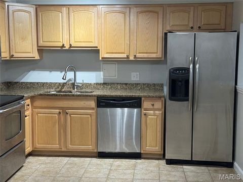 Tiny photo for 950 E Rue De La Banque #L6, Creve Coeur, MO 63141 (MLS # 26005816)