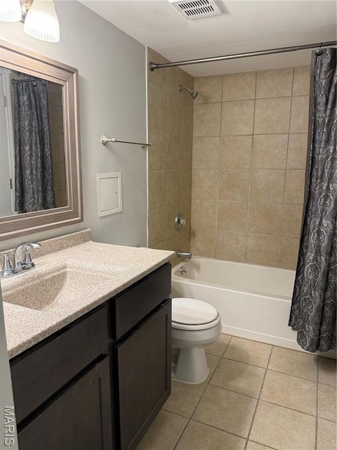 Tiny photo for 950 E Rue De La Banque #L6, Creve Coeur, MO 63141 (MLS # 26005816)