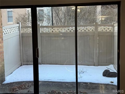 Tiny photo for 950 E Rue De La Banque #L6, Creve Coeur, MO 63141 (MLS # 26005816)