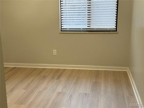 Tiny photo for 950 E Rue De La Banque #L6, Creve Coeur, MO 63141 (MLS # 26005816)