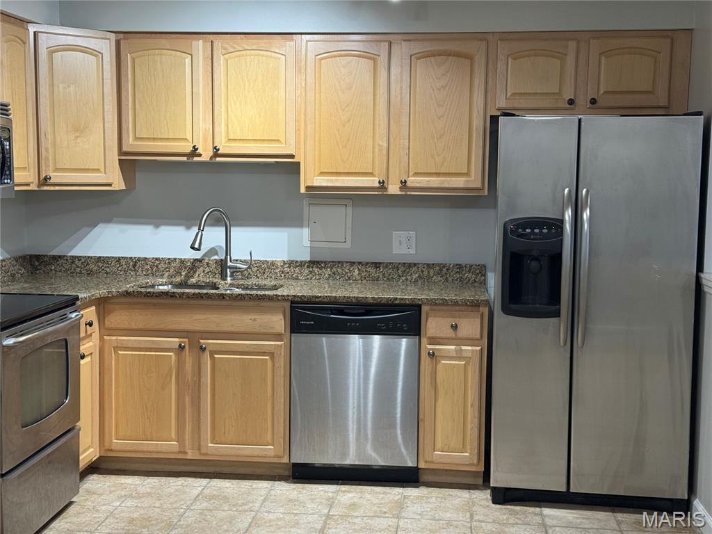 950 E Rue De La Banque L6