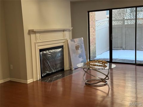 Tiny photo for 950 E Rue De La Banque #L6, Creve Coeur, MO 63141 (MLS # 26005816)