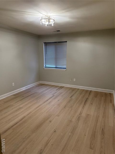 Tiny photo for 950 E Rue De La Banque #L6, Creve Coeur, MO 63141 (MLS # 26005816)