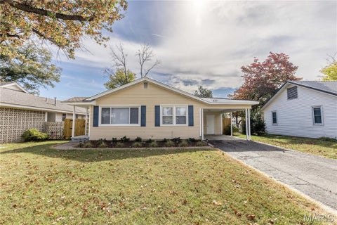 Photo of 403 Virginia Street, Sikeston, MO 63801 (MLS # 26069144)