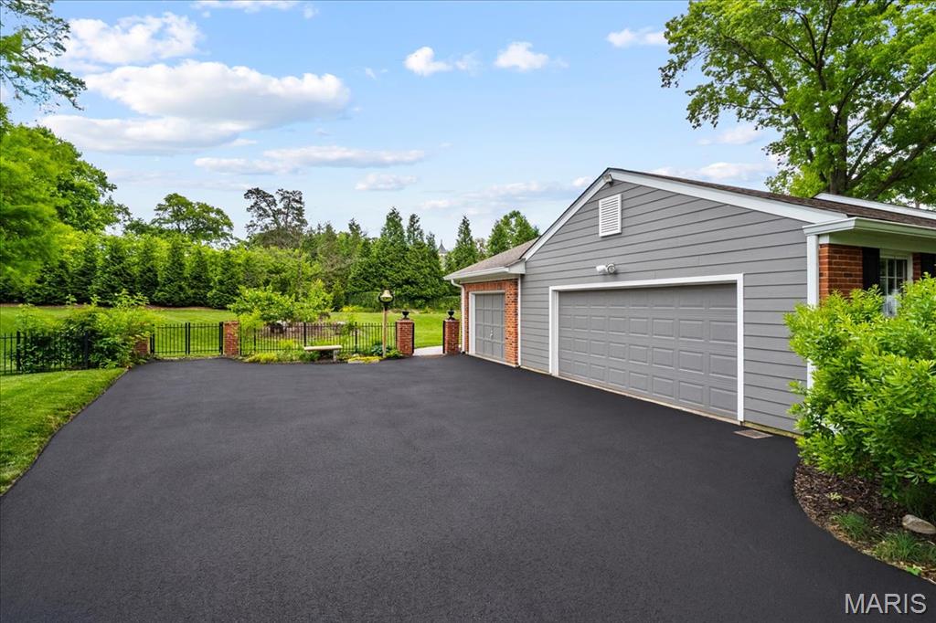 Steeplechase Lane - Residential