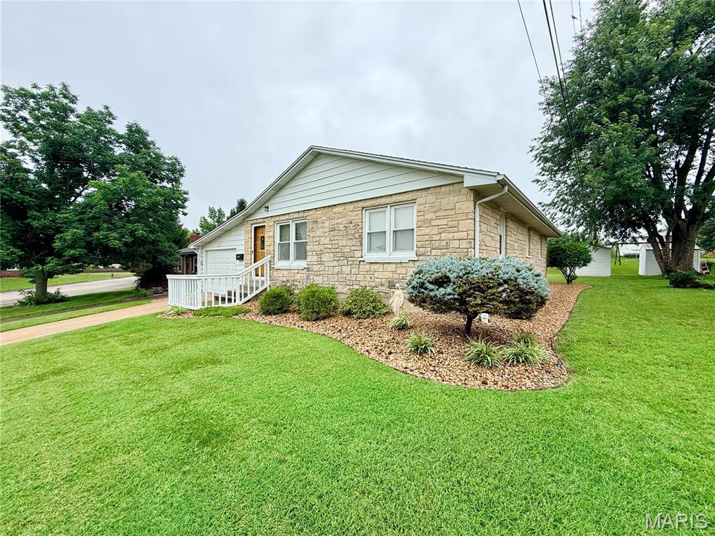 Photo 1 of 32 — 413 Bredall Street, Perryville, MO 63775