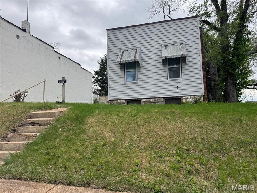 Attention investors and buyers seeking a renovation opportunity! This spacious ranch-style home features high ceilings and generously sized rooms, all within a short walking distance of desirable Carondelet Park.
Over the past 12 years, the current owner has made several key updates, including replacement of the furnace, roof, and select windows. The bathroom has been tastefully updated with tiled floors and walls, a whirlpool tub, and modern plumbing fixtures.
While the property does require some additional work, it offers excellent potential for equity growth.
Property is being sold as-is. Seller will not provide inspections, repairs, or warranties. Special Sale Contract only.
Please do not allow cats to escape if present during showings. Showings begin Monday, 04/06/26. Kindly provide at least 3 hours’ advance notice for all showing requests.