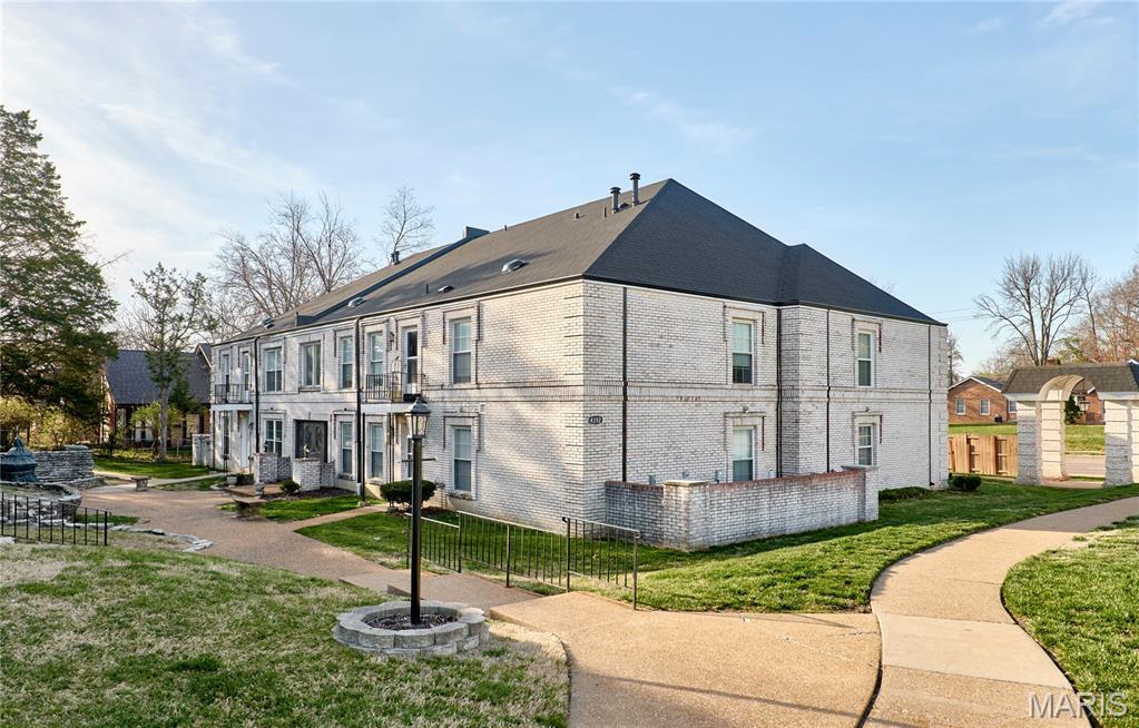 Chateau De Ville Condo Sec - Residential