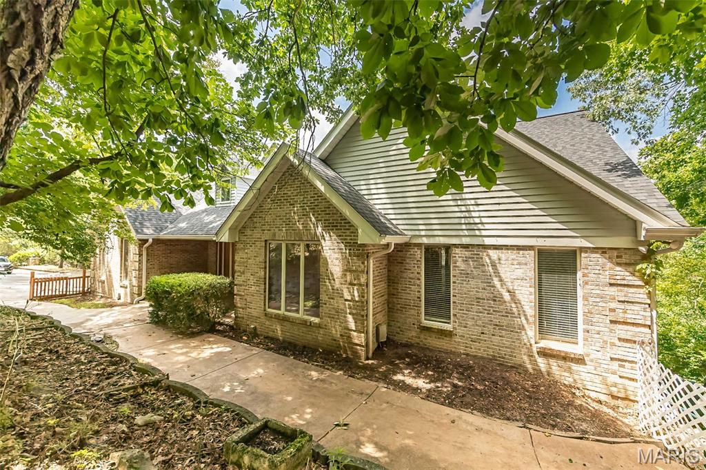 1423 Wills Hollow Road