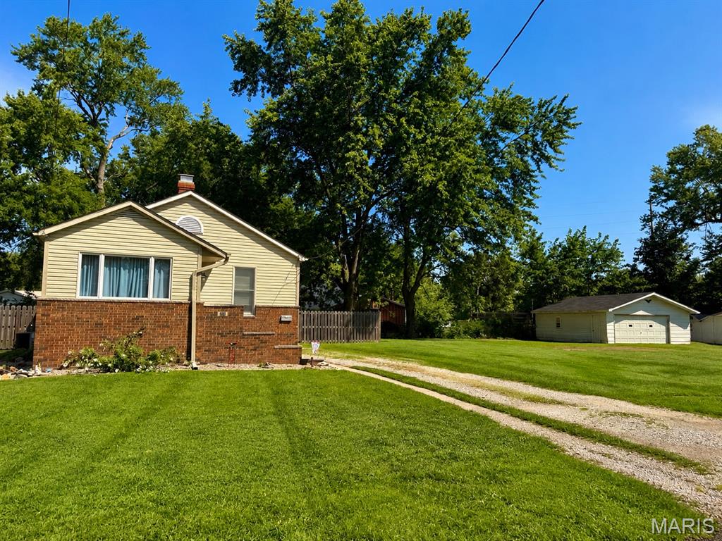 Photo 1 of 19 — 411 E CHESTNUT, Gillespie, IL 62033