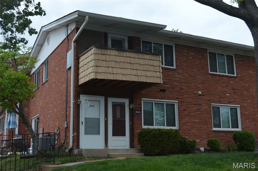 Welcome home to this beautifully maintained upper-level 2-bedroom condo in the Lindbergh School District! This move-in-ready unit offers great comfort, convenience, and low-maintenance living with added privacy from its upper-level location.
Step inside to a bright, light-filled living area that flows seamlessly into the equally light-filled kitchen, featuring hardwood flooring and neutral tones. The eat-in kitchen offers beautiful custom cabinetry, granite countertops, ceramic tile flooring, and a subway tile backsplash, along with an appliance package including refrigerator, electric range/oven, microwave, dishwasher, disposal, and stackable washer and dryer—all included.
The primary bedroom is generously sized, while the second bedroom provides great flexibility for guests, a home office, or additional living space. Additional features include ceramic tile in the bathrooms, private in-unit laundry, window treatments, smoke detectors, and ample storage throughout.
Enjoy your own private balcony—perfect for relaxing or entertaining. Conveniently located parking is just steps from the condo, and additional perks include a large basement storage area in the neighboring building, providing plenty of extra space.
Don’t miss this one—schedule your showing today!