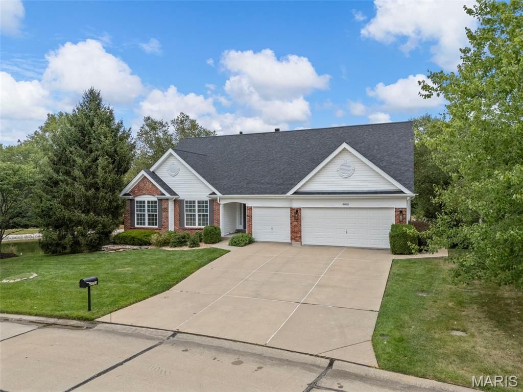 Photo of 8050 Knights Crossing Drive, OFallon, MO 63368 (MLS # 26020764)