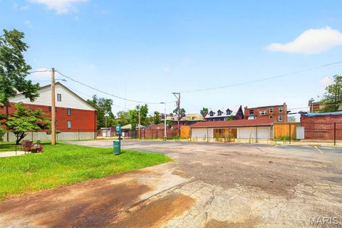 Tiny photo for 5553 Waterman Boulevard #1E, St Louis, MO 63112 (MLS # 26046365)