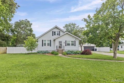 Photo of 1305 West Boulevard, Belleville, IL 62221 (MLS # 26027224)
