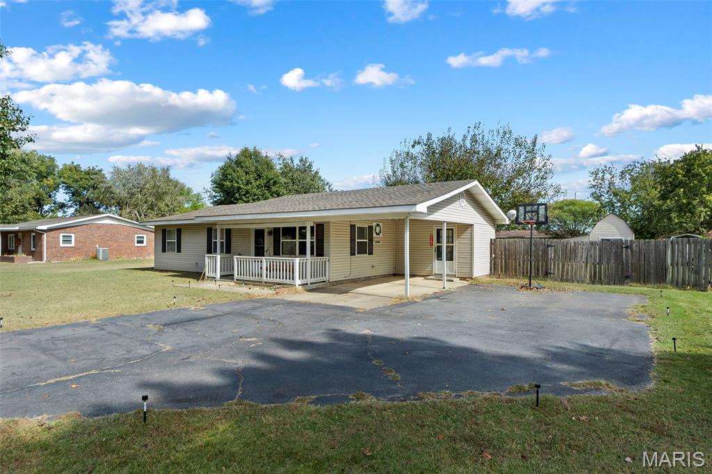 Photo of 39774 Bernard Road, Malden, MO 63863 (MLS # 26068014)