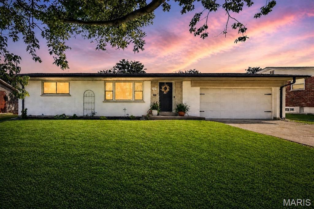 Photo of 307 Pentonville Drive, St Louis, MO 63125 (MLS # 26027444)