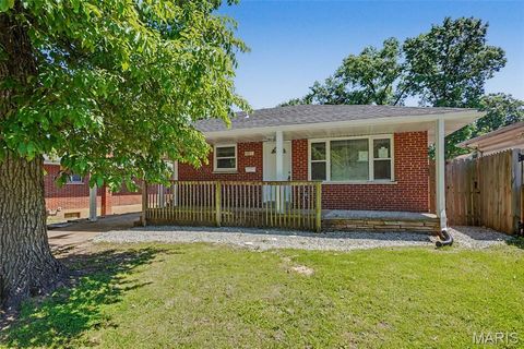 Photo of 6670 Kenwood Drive, Northwoods, MO 63121 (MLS # 26028506)