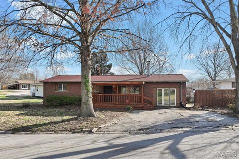 Photo of 4821 Wick Mor Drive, Alton, IL 62002 (MLS # 26016323)