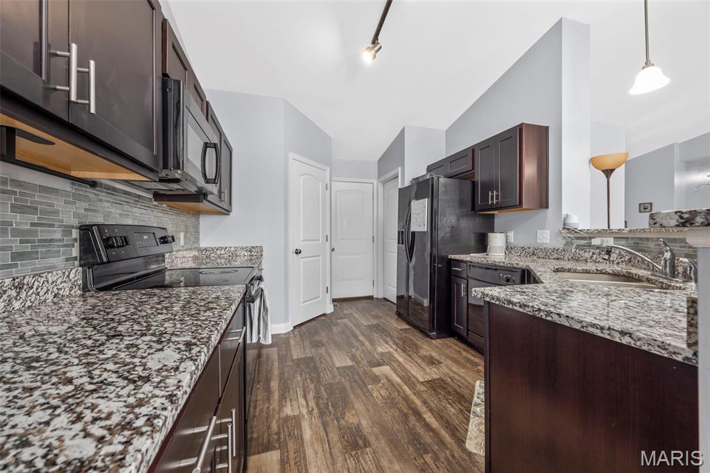 Falcons Crest - Residential