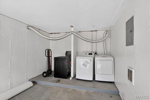 Tiny photo for 1977 Hunting Lake Court #1977, Kirkwood, MO 63122 (MLS # 26003285)