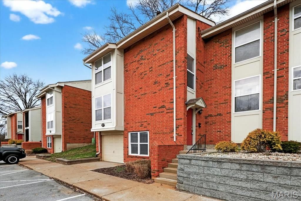 Photo of 1977 Hunting Lake Court #1977, Kirkwood, MO 63122 (MLS # 26003285)