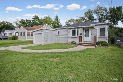Photo of 122 Boynton Drive, Alton, IL 62002 (MLS # 26060678)