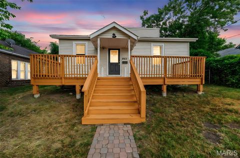 Photo of 2911 Brazeau Avenue, Brentwood, MO 63144 (MLS # 25060484)